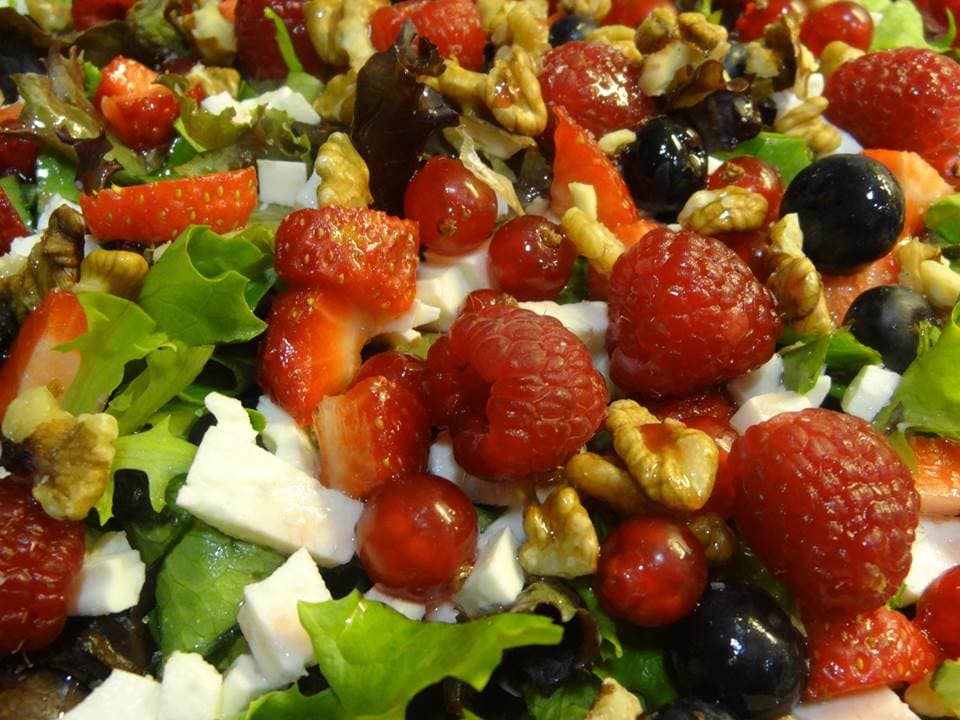 Ensalada de frutos rojos y balsámico de frambuesa