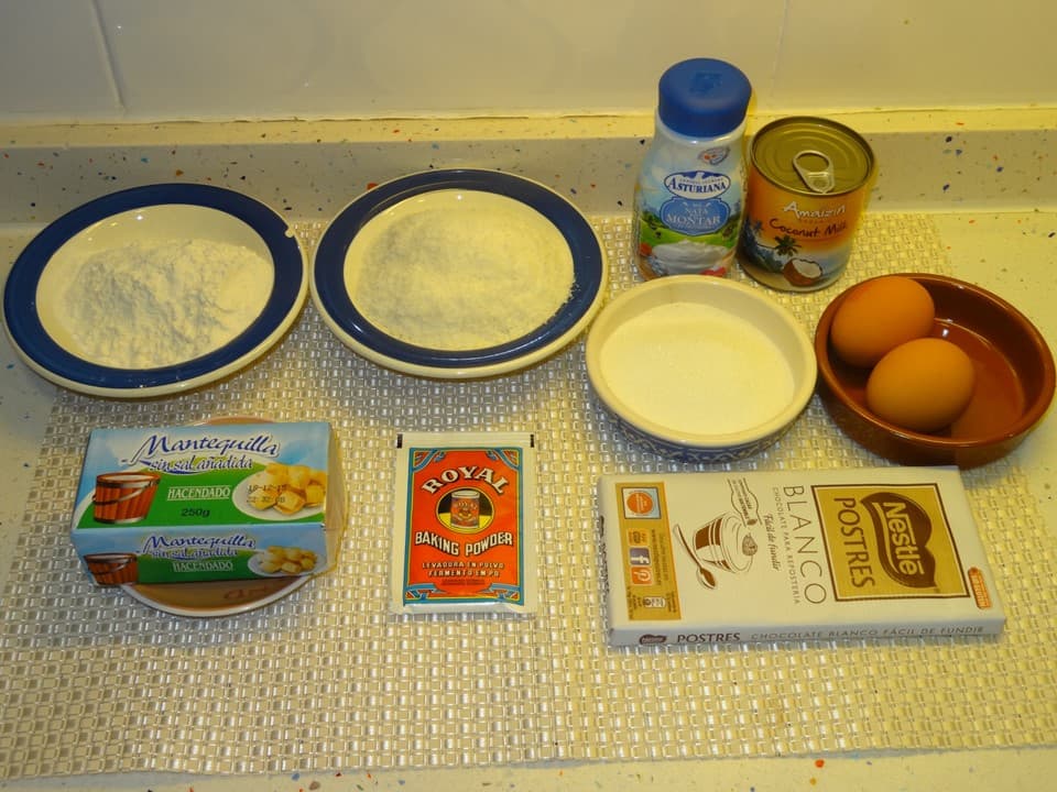 Pastel de coco y chocolate blanco