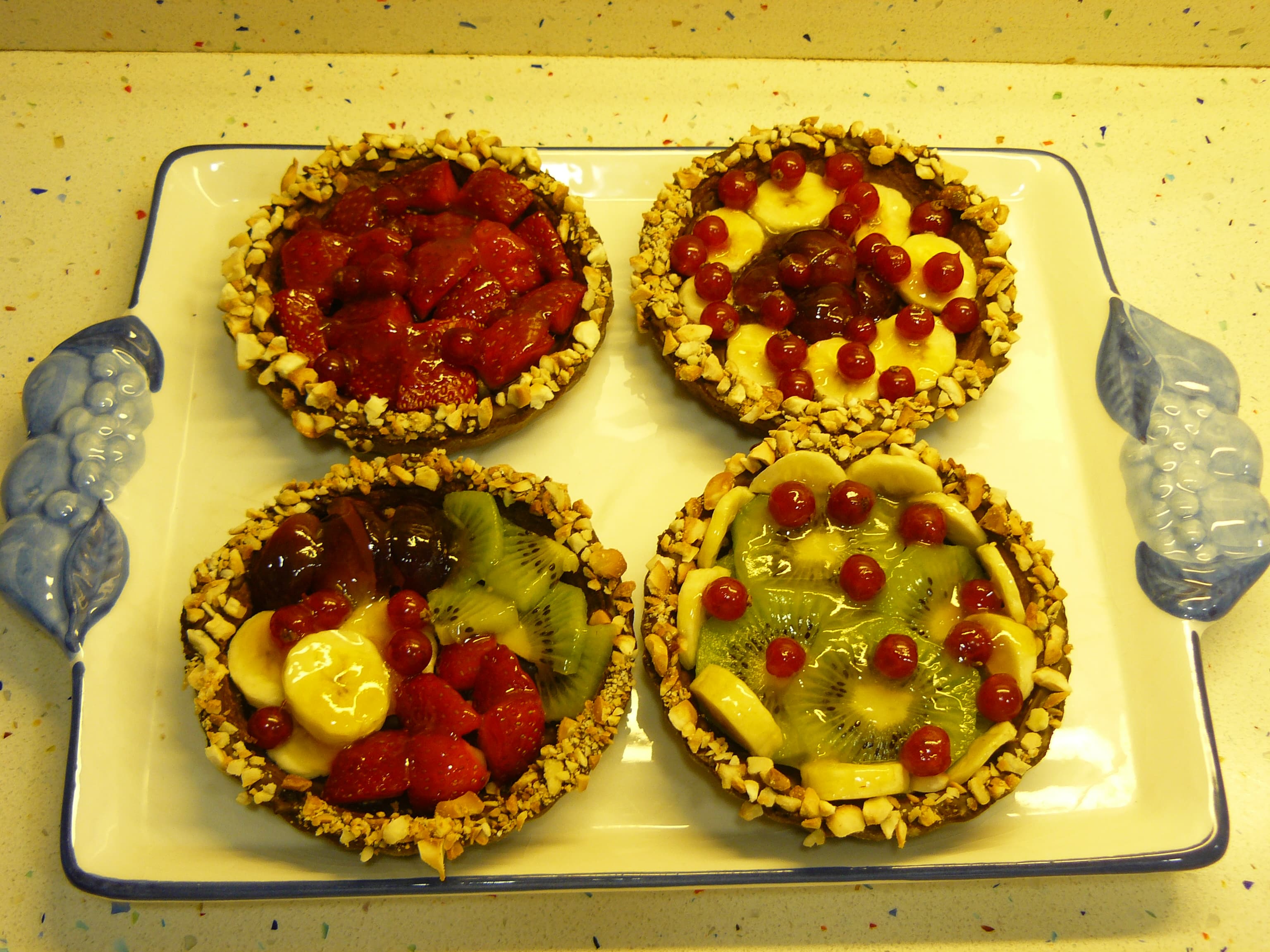 Tartaletas de chocolate y frutas